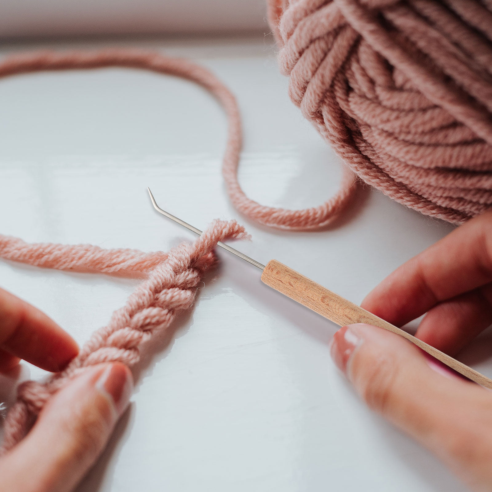 1 unidad de agujas de ganchill - Wooden Crochet Hooks Ergonomic Handle reseña y precio